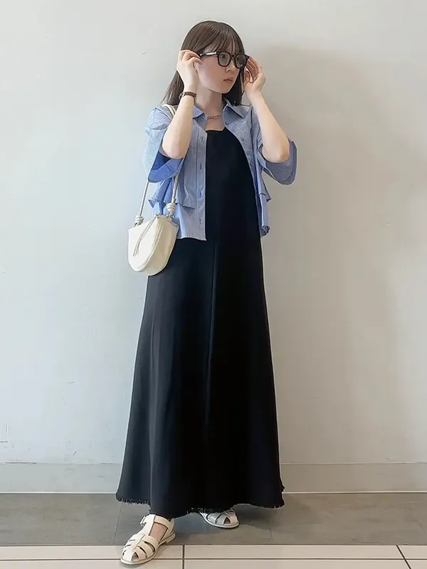 蒸し暑い日も涼しくきれいを叶えてくれるスタイルアップワンピースコーデ | 気温28度の服装