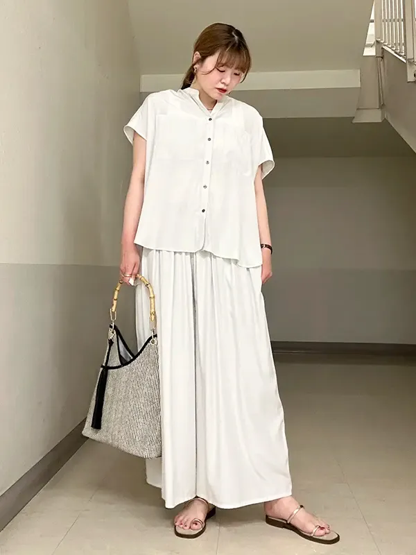 1枚で着映えと体型カバーを実現する洗練シャツのセットアップコーデ | 気温32度の服装はコレ！暑さに負けない涼感おしゃれコーデ【2026最新】| ストライプクラブ