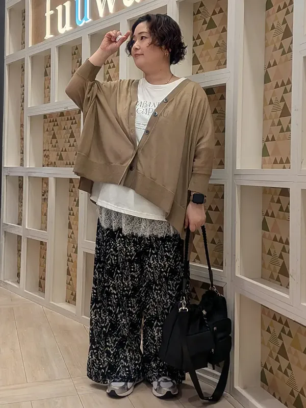 今っぽさと紫外線対策を叶えてくれるシアーカーディガン×ロゴTシャツ | UVカット コーデ