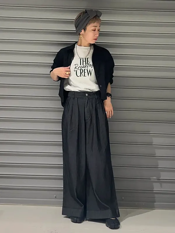 羽織ればたちまち今っぽさが増すクロップド丈シャツの大人デニムスタイル | UVカット コーデ