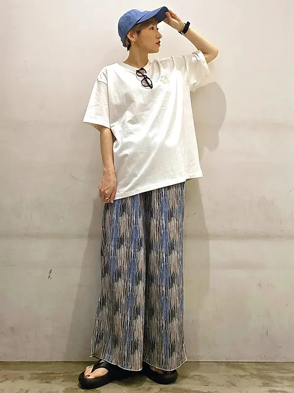 リラックスコーデのアクセントにUV＆遮熱のカラーキャップで夏を乗り切る | UVカット コーデ